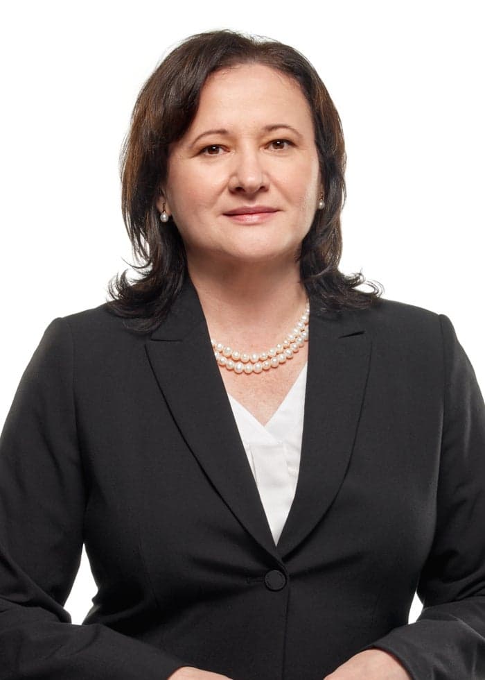 Liliana Korosi bio pic