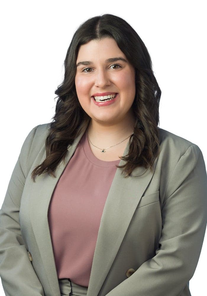 photo headshot of Jennifer Cordeiro