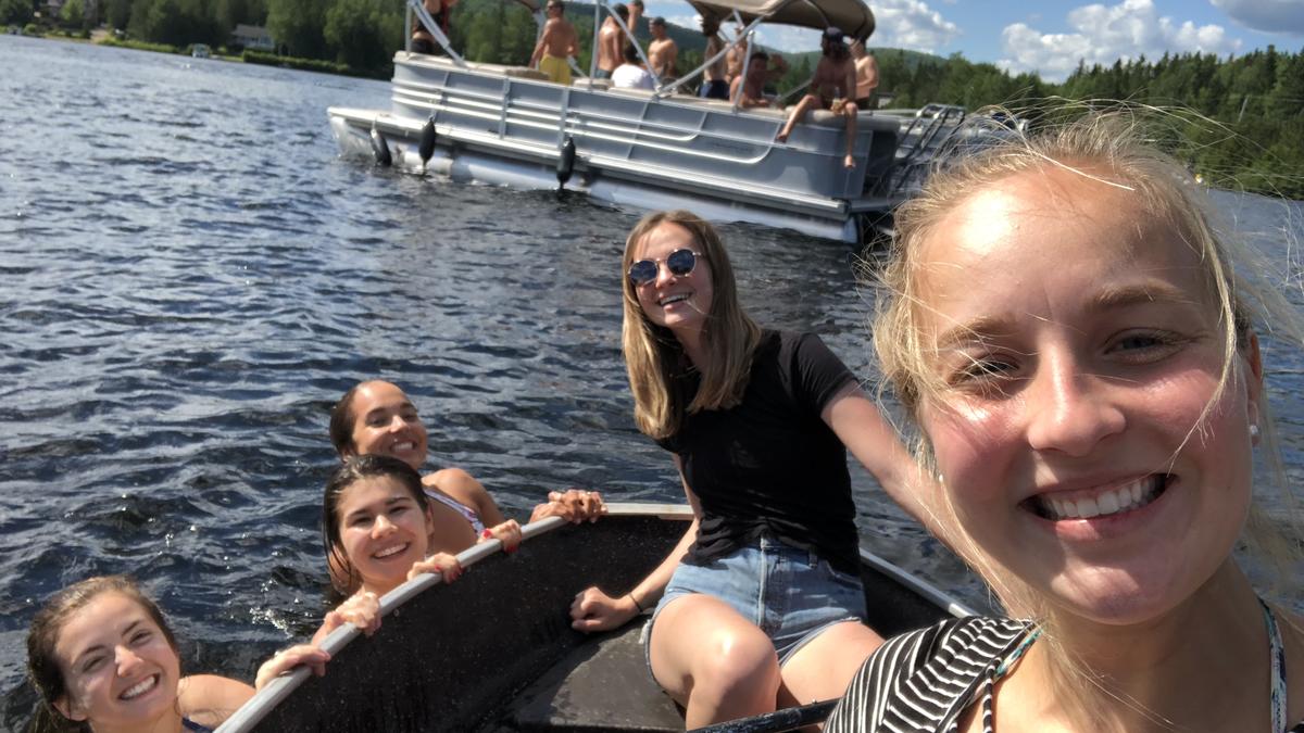 Photo - Activité des étudiants d’été du Québec  – weekend au chalet 